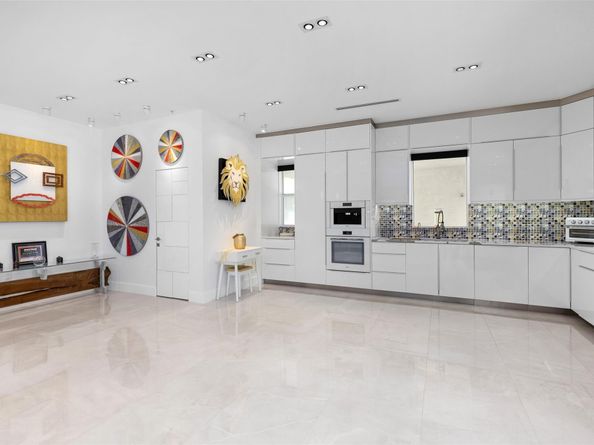 3021 Riomar St., Fort Lauderdale FL 33304