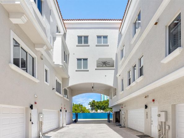 3021 Riomar St., Fort Lauderdale FL 33304