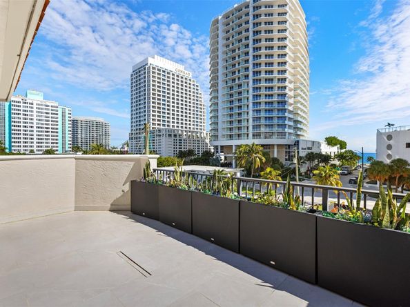 3021 Riomar St., Fort Lauderdale FL 33304