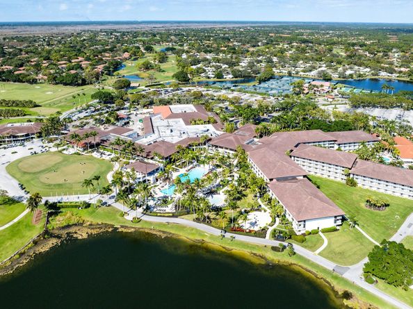 8 Windsor Lane, Palm Beach Gardens FL 33418