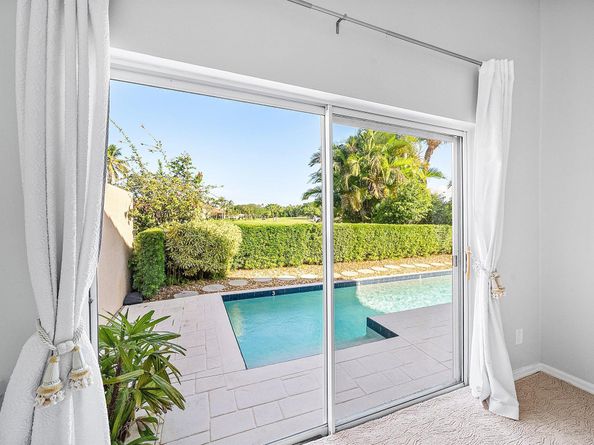 8 Windsor Lane, Palm Beach Gardens FL 33418