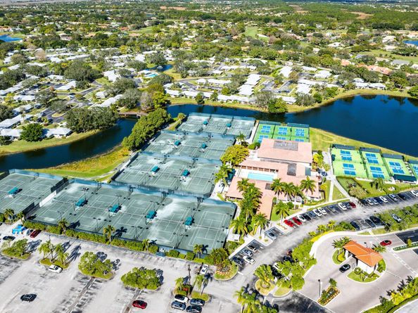 8 Windsor Lane, Palm Beach Gardens FL 33418