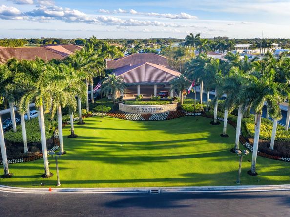 8 Windsor Lane, Palm Beach Gardens FL 33418