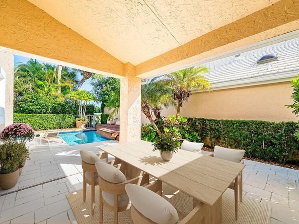 8 Windsor Lane, Palm Beach Gardens FL 33418