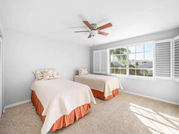 8 Windsor Lane, Palm Beach Gardens FL 33418