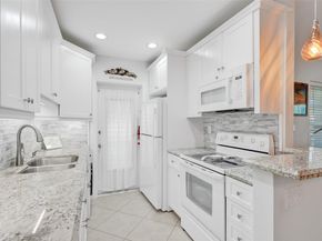 935 SE 9th Ave 16, Pompano Beach FL 33060