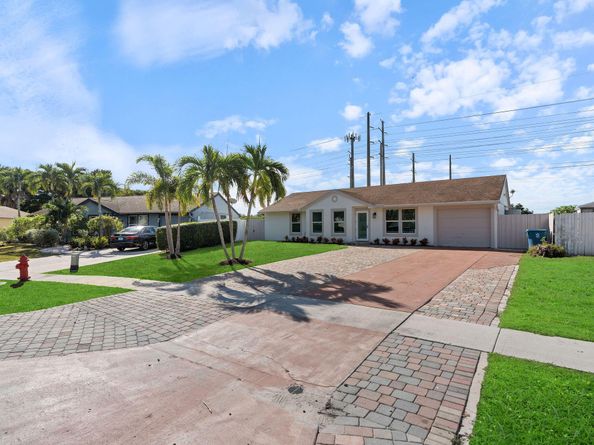1104 Grandview Circle, Royal Palm Beach FL 33411