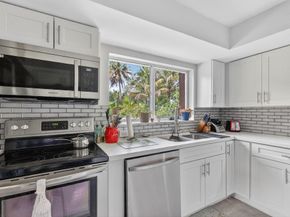 209 Wimbledon Lake Dr 209, Plantation FL 33324