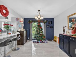 209 Wimbledon Lake Dr 209, Plantation FL 33324