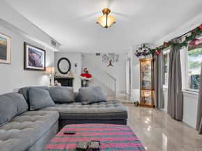 209 Wimbledon Lake Dr 209, Plantation FL 33324