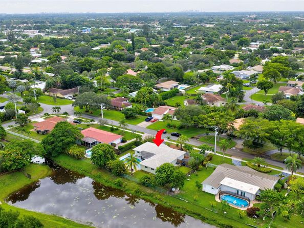 8405 NW 38th St, Coral Springs FL 33065