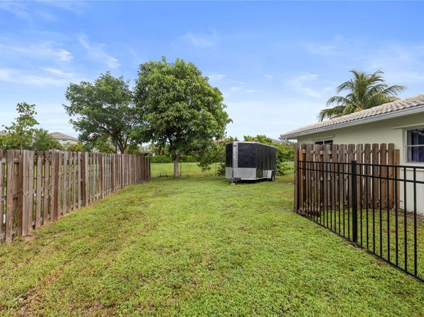 8405 NW 38th St, Coral Springs FL 33065