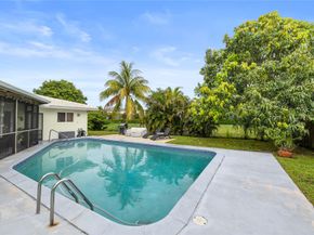 8405 NW 38th St, Coral Springs FL 33065