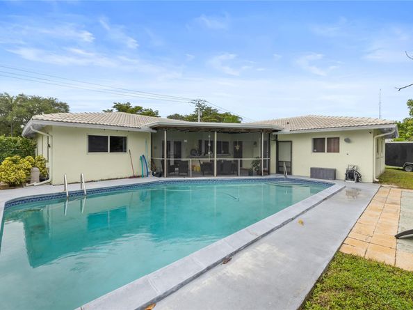 8405 NW 38th St, Coral Springs FL 33065