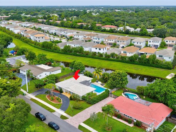 8405 NW 38th St, Coral Springs FL 33065