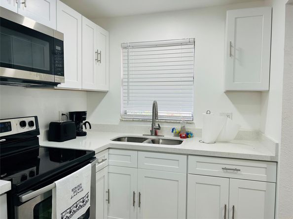 2871 E Sunrise Lakes Dr 101, Sunrise FL 33322