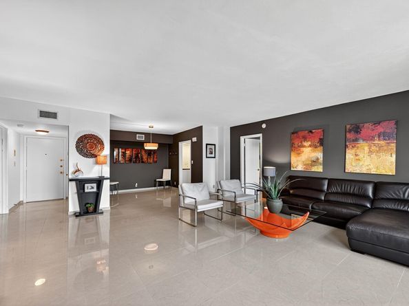 1881 Middle River Dr 301, Fort Lauderdale FL 33305