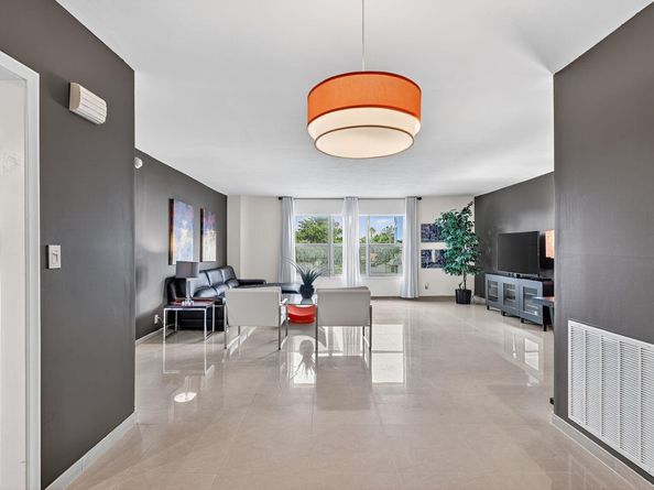 1881 Middle River Dr 301, Fort Lauderdale FL 33305