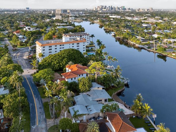 1881 Middle River Dr 301, Fort Lauderdale FL 33305