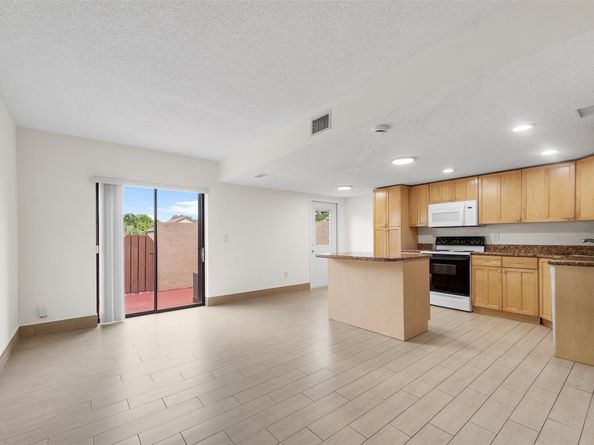 11225 SW 9th Ct 11225, Pembroke Pines FL 33025