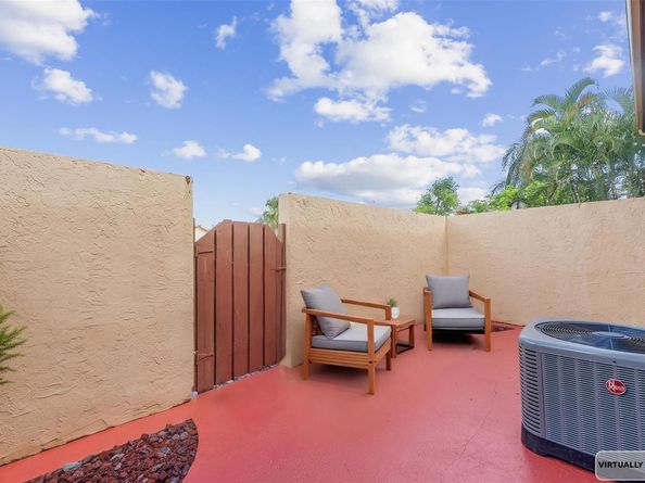 11225 SW 9th Ct 11225, Pembroke Pines FL 33025