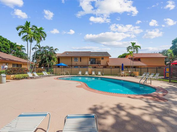 11225 SW 9th Ct 11225, Pembroke Pines FL 33025
