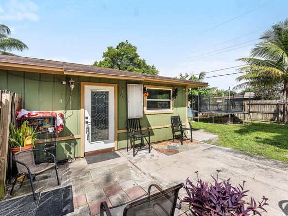 2907 Apalachee Road, Palm Springs FL 33406