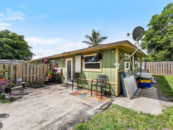2907 Apalachee Road, Palm Springs FL 33406