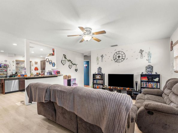 2907 Apalachee Road, Palm Springs FL 33406