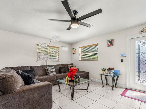 2907 Apalachee Road, Palm Springs FL 33406