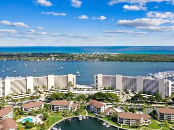 134 Lakeshore Drive