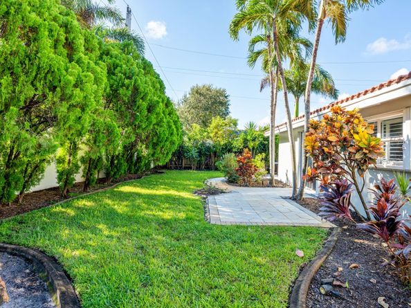 2166 NE 57th St, Fort Lauderdale FL 33308