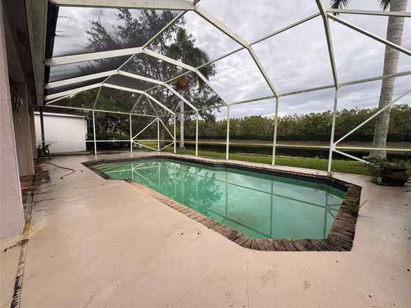 149 Cameron Dr, Weston FL 33326