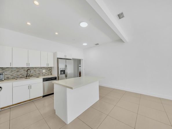 16010 NE 5th Ave, Miami FL 33162