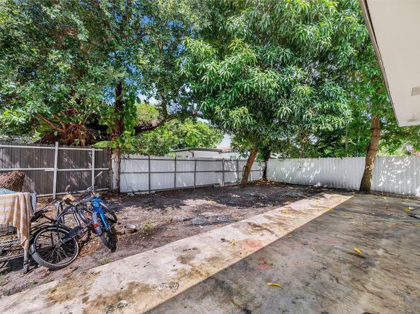 16010 NE 5th Ave, Miami FL 33162