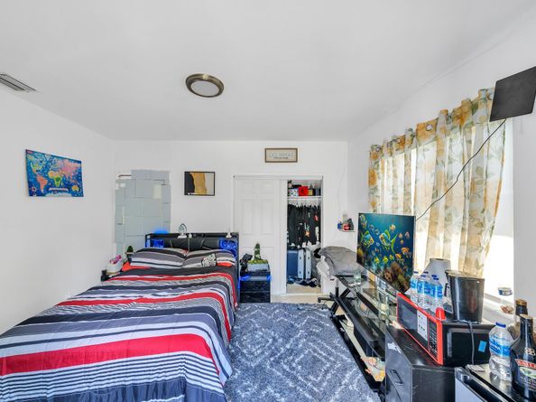 16010 NE 5th Ave, Miami FL 33162