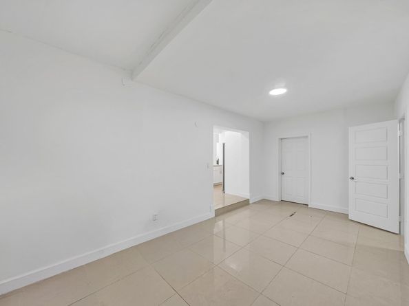 16010 NE 5th Ave, Miami FL 33162