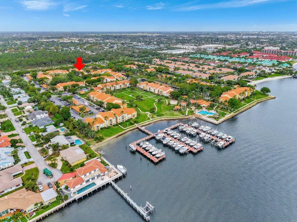 103 Yacht Club Way 206, Hypoluxo FL 33462