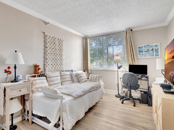 103 Yacht Club Way 206, Hypoluxo FL 33462
