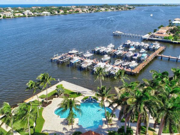 103 Yacht Club Way 206, Hypoluxo FL 33462
