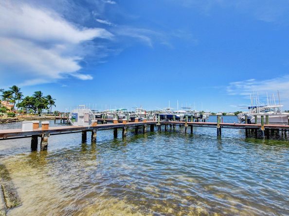 103 Yacht Club Way 206, Hypoluxo FL 33462
