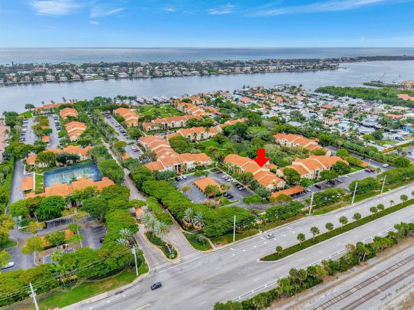 103 Yacht Club Way 206, Hypoluxo FL 33462