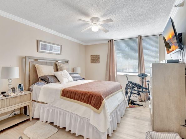 103 Yacht Club Way 206, Hypoluxo FL 33462