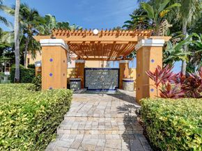 103 Yacht Club Way 206, Hypoluxo FL 33462