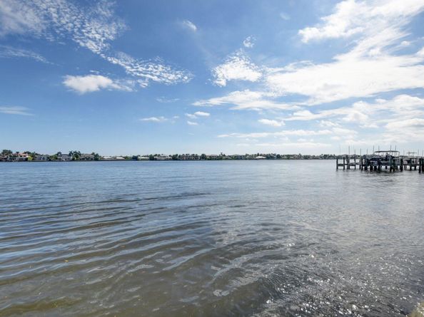 103 Yacht Club Way 206, Hypoluxo FL 33462