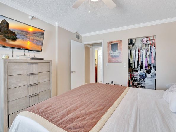103 Yacht Club Way 206, Hypoluxo FL 33462