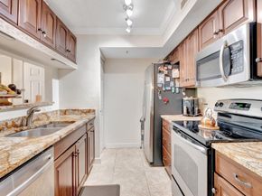 103 Yacht Club Way 206, Hypoluxo FL 33462