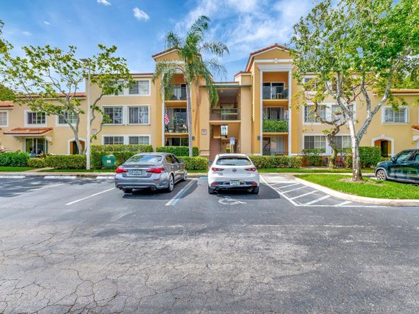 103 Yacht Club Way 206, Hypoluxo FL 33462