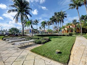 103 Yacht Club Way 206, Hypoluxo FL 33462
