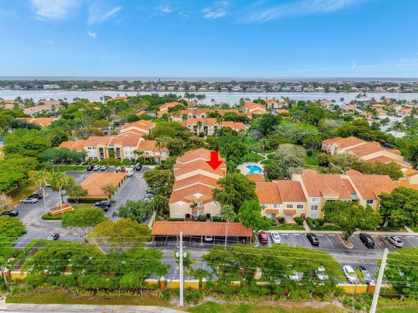 103 Yacht Club Way 206, Hypoluxo FL 33462